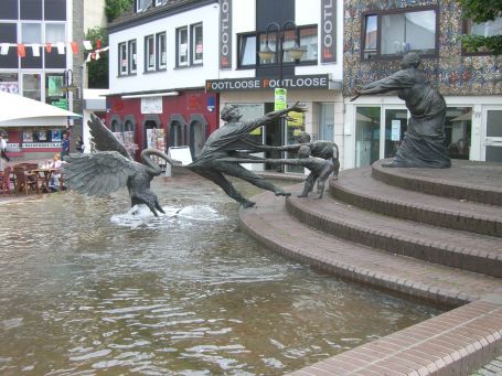 Kleve : Der Lohengrinbrunnen steht auf dem Fischmarkt im Zentrum der Stadt